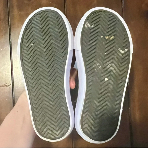 High-Top Canvas Sneakers with White Accents - Picture 2 of 8